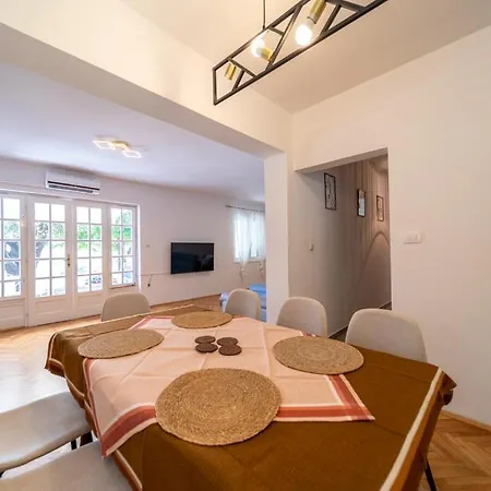 Jelica Apartman Barbat na Rabu